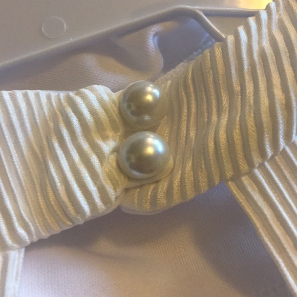 HP🎉White high neckline keyhole tie sleeve blouse - Picture 5 of 7